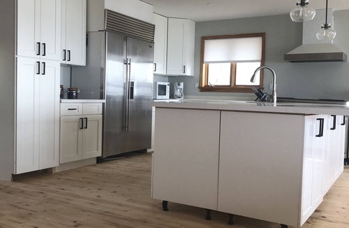 Bobcaygeon Cottage | Pigeon Lake Luxury close to town of Bobcaygeon