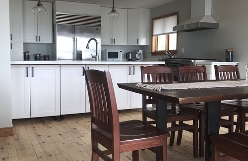Bobcaygeon Cottage | Pigeon Lake Luxury close to town of Bobcaygeon