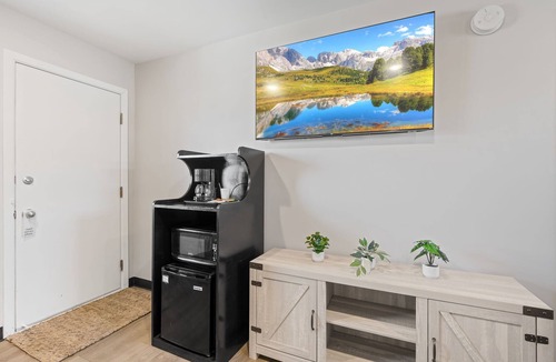 Virginia Hotel | Pine View Inn