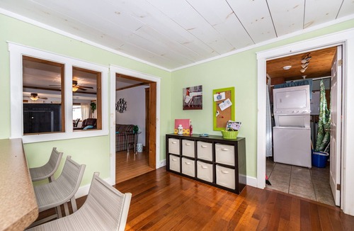 Port Stanley Cottage | Pink on William - within a minute walk to the Beach!