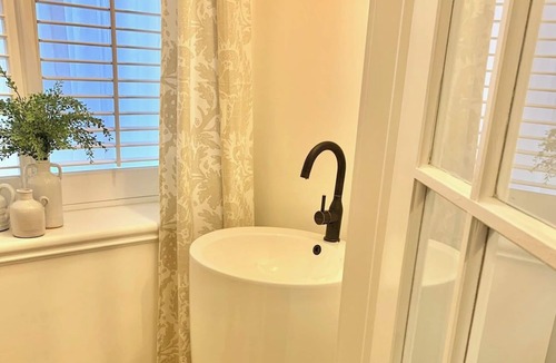 Port Hope House | Plantation House Bed & Breakfast
