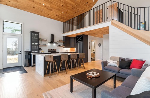 Lion's Head Cottage | Play, dine and relax amongst the beauty of Georgian Bay and The Bruce Trail.
