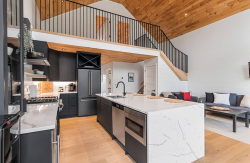 Lion's Head Cottage | Play, dine and relax amongst the beauty of Georgian Bay and The Bruce Trail.