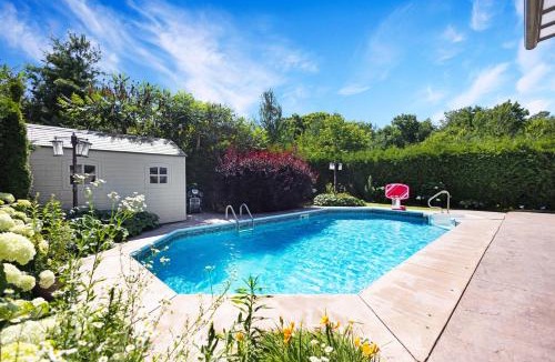 Cambridge House | Pool, King Bed, Patio with BBQ, Fall Hiking Nearby