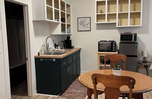 Cobourg Apartment | Poplars Studio - The Oldest Building In Cobourg, Heritage 1827