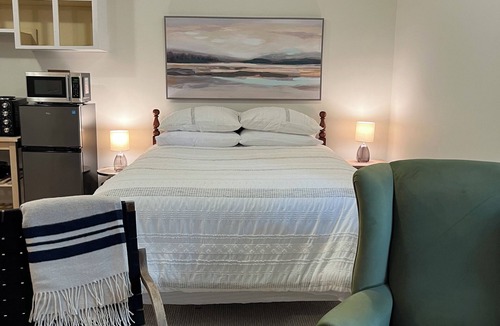 Cobourg Apartment | Poplars Studio - The Oldest Building In Cobourg, Heritage 1827