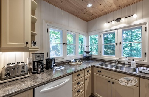 Port Carling Cottage | Port Carling! On Rosseau 4 bdrm, 2 bath! Sunsets! New Dock!