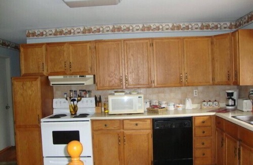 Port Hope House | Port Hope Six Bedroom Furnished Home - Ontario, Canada
