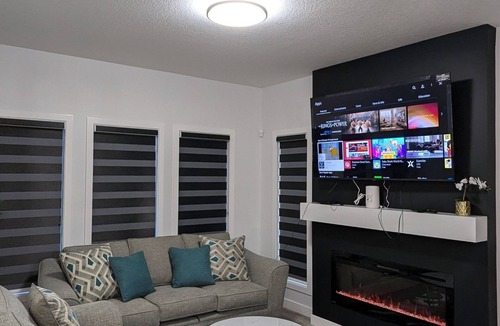Southwest Edmonton House | President's Choice: Executive Guest Lodge | AC | Yard