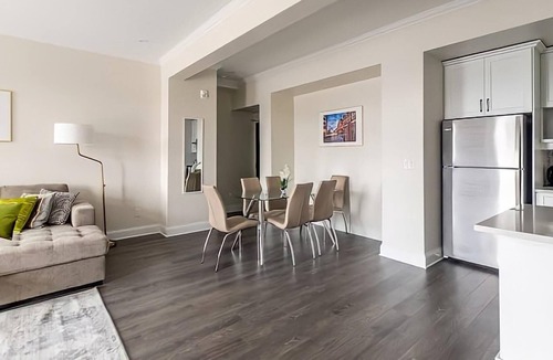 Smiths Falls Apartment | Presidential Suite