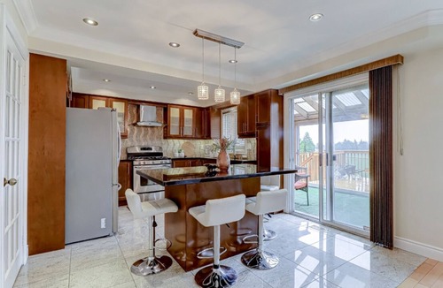 East Credit Hotel | Prestige Manor – 6BR | Sunroom | 3400 Sqft
