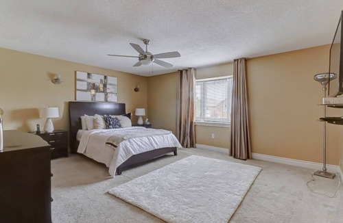 East Credit Hotel | Prestige Manor – 6BR | Sunroom | 3400 Sqft