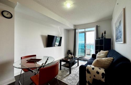 Thornhill Apartment | Prime Location with Stunning Views and Free Parking