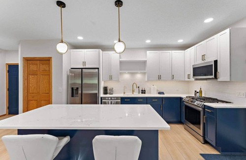 Dayton House | Private 10-Acre Estate Pool 2 Kitchens
