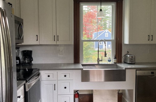Freeport House | Private 1st Floor Studio in Victorian Home - Steps to LL Bean, Downtown Freeport