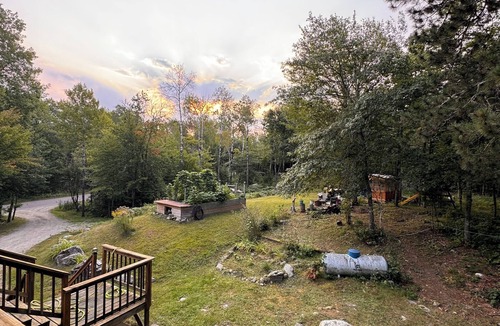 Cook House | Private 3bdrm Home 1/4 mile from Vermilion w/Sauna/Log Bar/Attached Garage