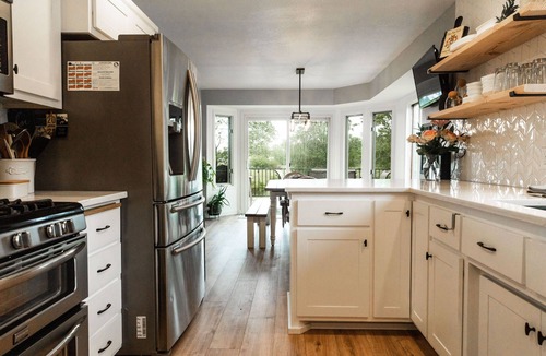 Blaine House | Private 4 Bedroom House Perfect for Families and Weddings! HOTTUB now available!