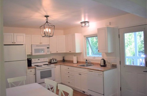 Tobermory House | Private 4 Season Home Steps To Downtown Tobermory