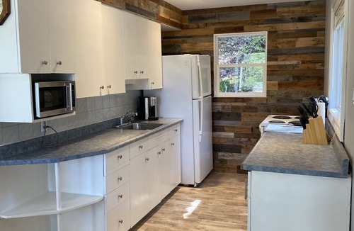 Minden Cottage | Private 4 Season Waterfront Cottage - 2 hrs from TO -Great Swimming/FAST WI-FI