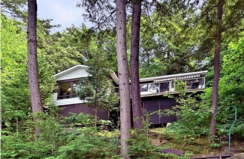 Minden Cottage | Private 4 Season Waterfront Cottage - 2 hrs from TO -Great Swimming/FAST WI-FI