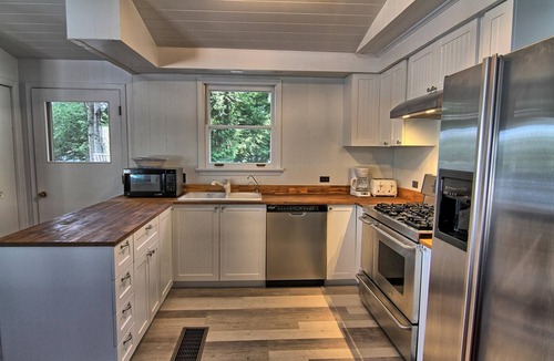 Muskoka Lakes Cottage | Private 900 ft frontage Lake Joseph, Port Sandfield, Boathouse, Sunsets!