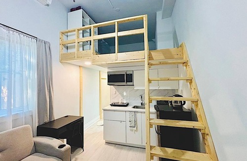 Richview Apartment | Private and Cozy Loft Close to the Airport in Etobicoke