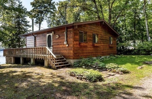 Novar Cottage | Private and Serene Waterfront Retreat