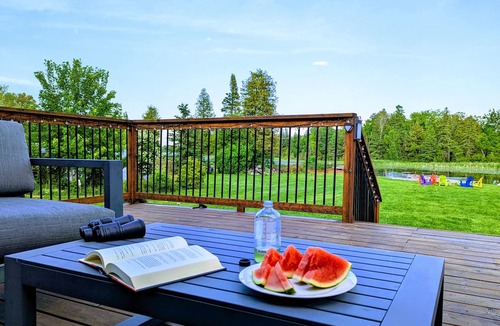 Kirkfield Cottage | Private beach, kid-themed rooms, water toys, fishing, kayak, canoe.1.5hr frm GTA