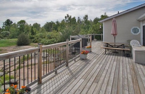 London Cottage | Private boat access only cottage in Honey Harbour Ontario