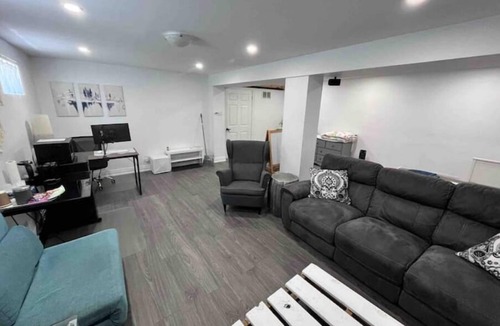 Clarkson-Lorne Park Apartment | Private, Bright and Spacious Guest Suite