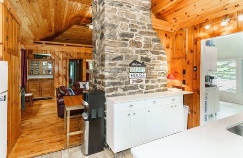 Algonquin Highlands House | Private Cottage with a Loft on a 3 Lake Chain *Includes a Bunkie*
