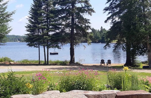 Whitney Cottage | Private Cottage minutes to Algonquin Park