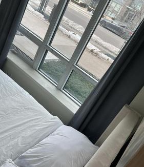 Hurontario Apartment | Private Cozy Room