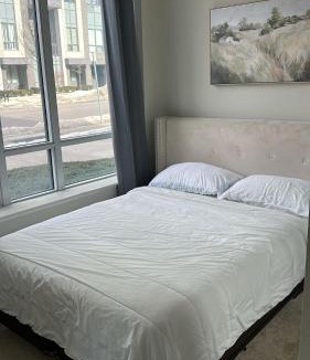 Hurontario Apartment | Private Cozy Room