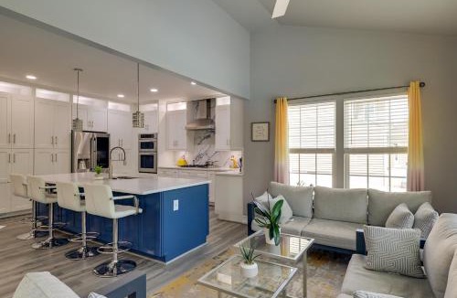 Golts Apartment | Private Deck & Shared Pool: Townsend Apartment
