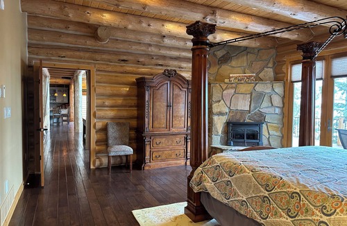 Longville Cabin | Private, Exclusive Lodge on Woman Lake with Beautiful Views