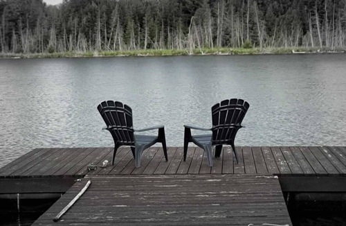 Arden Cottage | Private lake escape with nature, comfort, fun, and firepit nights.