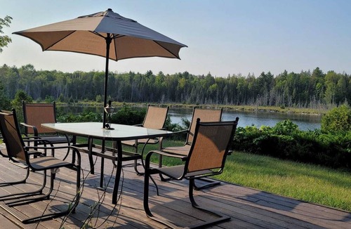 Arden Cottage | Private lake escape with nature, comfort, fun, and firepit nights.