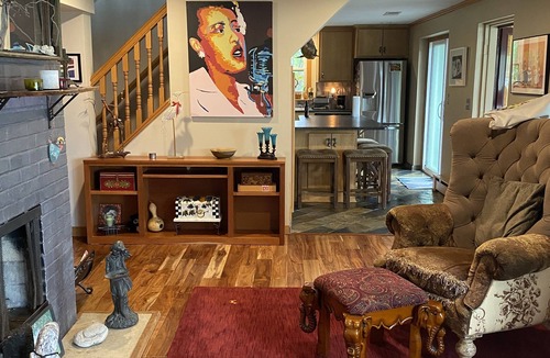Roseville House | Private Lake Home Convenient To Everything