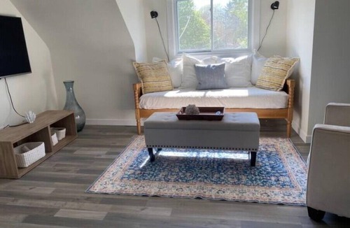 Cobourg Apartment | Private Lakeside Loft with Pationn