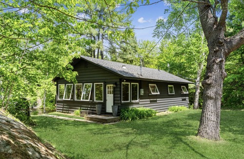 Gravenhurst Cottage | Private & Modern Muskoka Lakefront Cabin