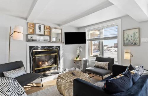 Lunenburg Apartment | Private Oceanfront Suite Hot Tub & Fireplace