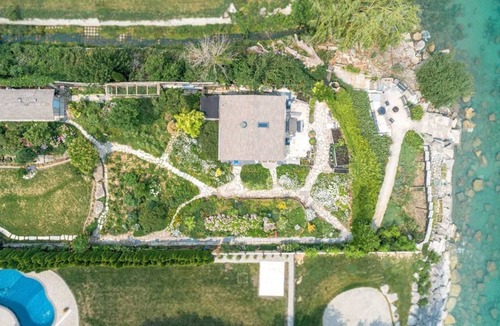 Grimsby House | Private Ontario Lakefront Estate House - Indoor Heated Pool - Near everything
