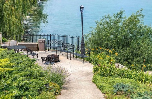 Grimsby House | Private Ontario Lakefront Estate House - Indoor Heated Pool - Near everything