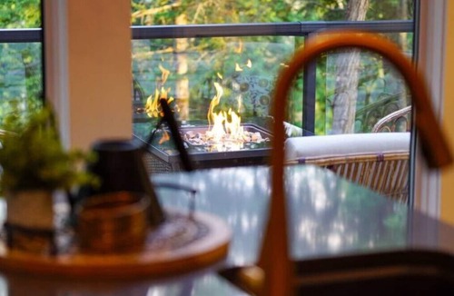 Highlands East Cottage | Private Peninsula Retreat - Beach/Jumping Rocks/Hammock/Fire Pit/Sunsets