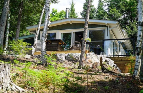 Highlands East Cottage | Private Peninsula Retreat - Beach/Jumping Rocks/Hammock/Fire Pit/Sunsets