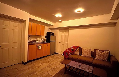 North Bay Apartment | Private Retreat – Walk to Beach | Lake | Stores |Dining