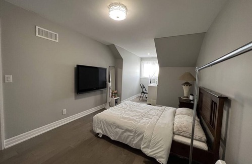 Toronto Resort | Private room ∙ 1 guest
