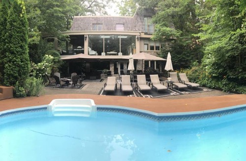 Clarkson-Lorne Park Resort | Private room ∙ 1 guest