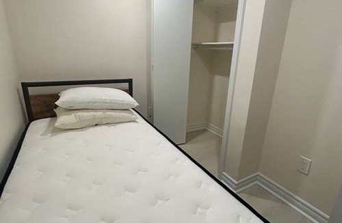Durham Region Resort | Private room ∙ 1 guest